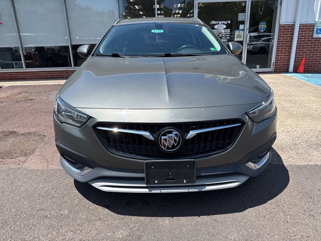 Used 2018 Buick Regal Essence w/ Sights and Sounds Package AWD/4WD image 2