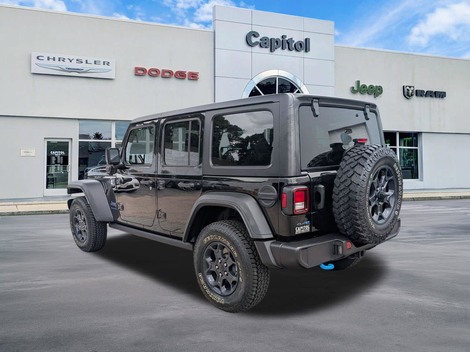 Used 2023 Jeep Wrangler Unlimited w/ Cold Weather Group AWD/4WD image 7