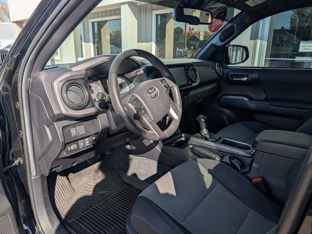 Used 2022 Toyota Tacoma TRD Off-Road AWD/4WD image 10