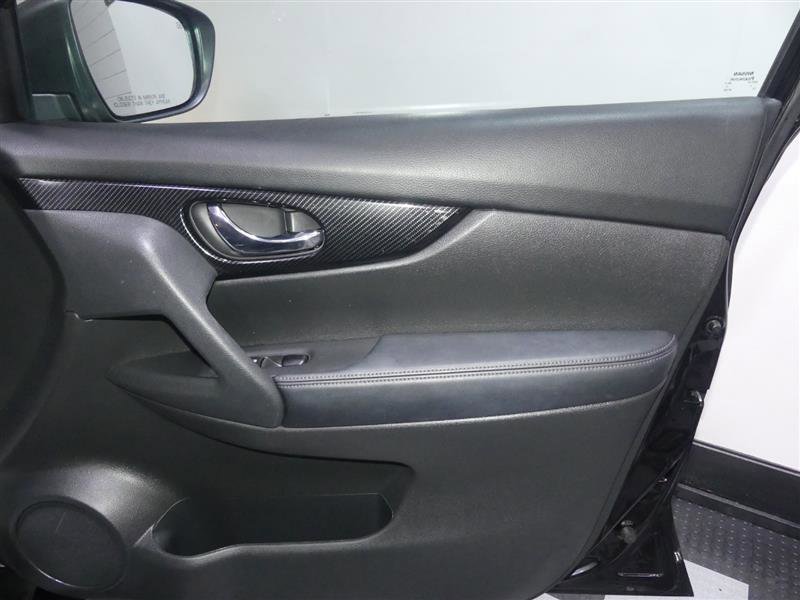 Used 2017 Nissan Rogue SL w/ SL HEV Premium Package image 19