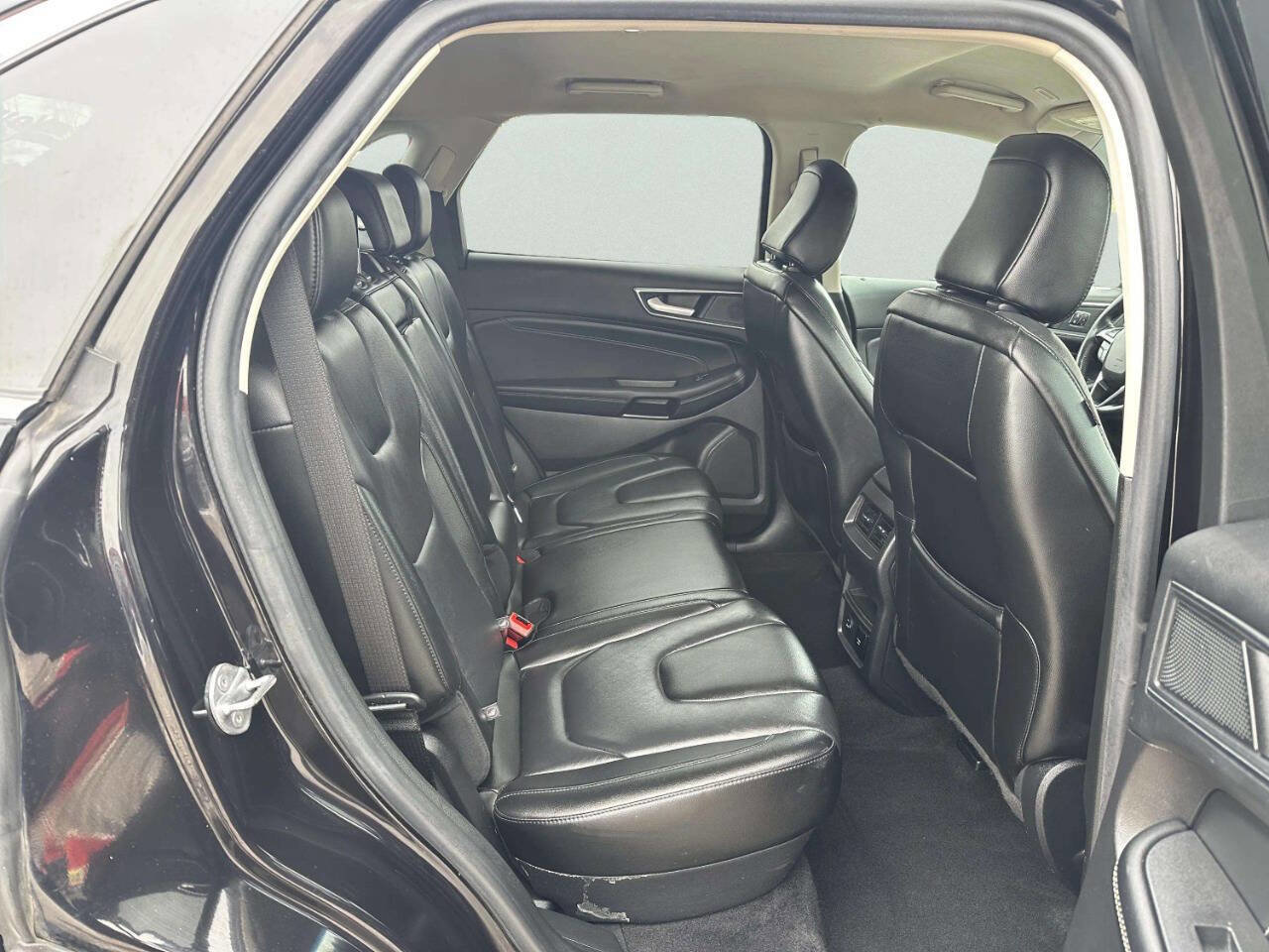 Used 2021 Ford Edge Titanium AWD/4WD image 16