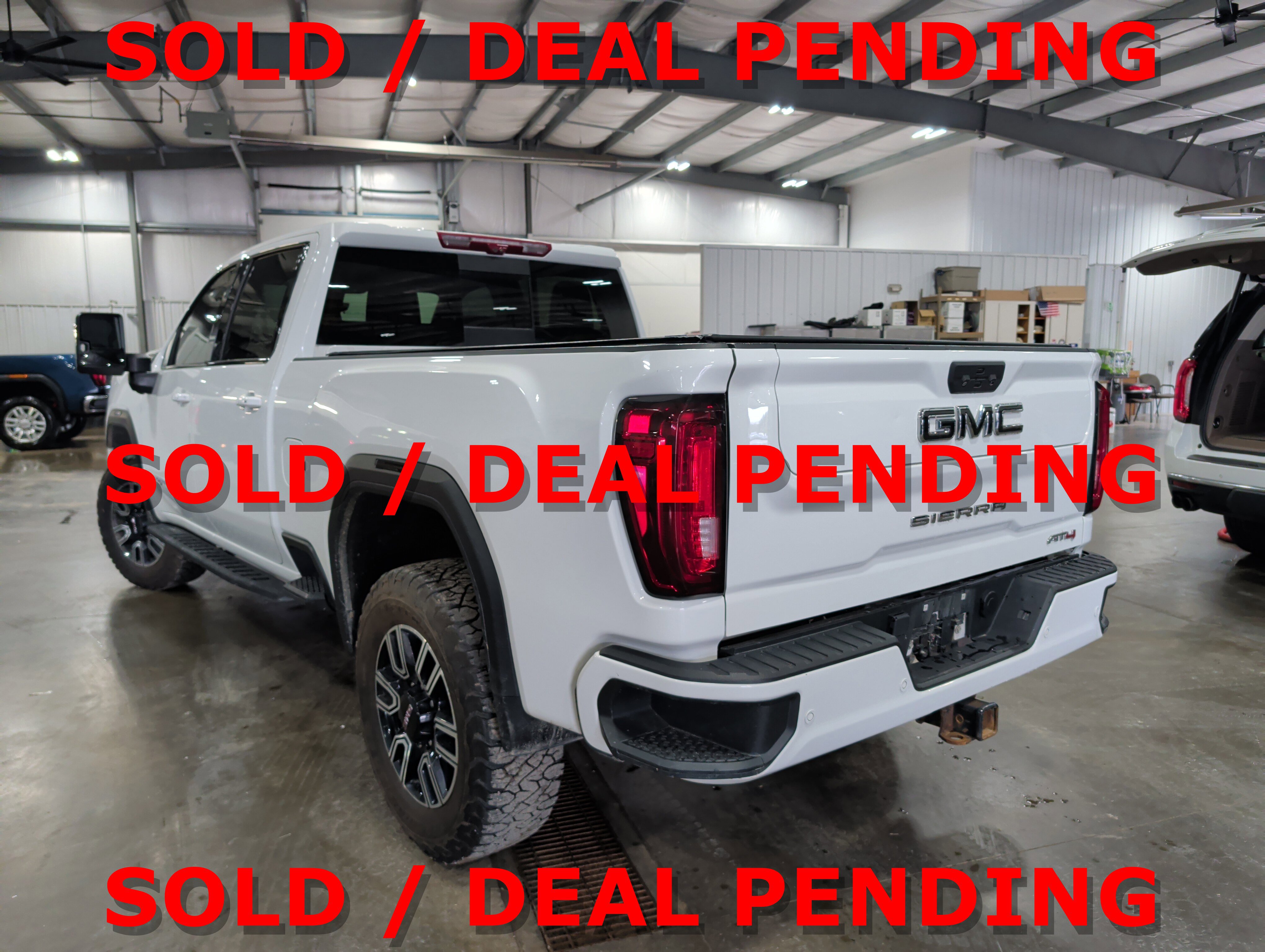 Used 2022 GMC Sierra 2500 AT4 w/ AT4 Premium Plus Package AWD/4WD image 4