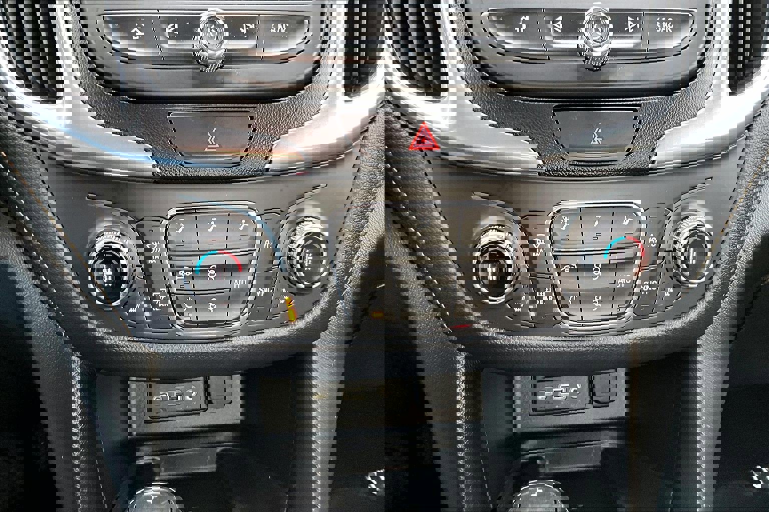 Used 2020 Chevrolet Equinox Premier w/ Premier Redline Edition image 15