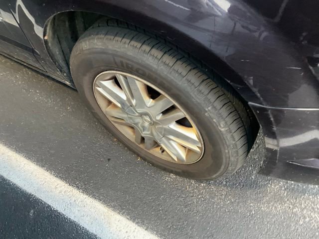 Used 2010 Chrysler Town & Country Touring image 2