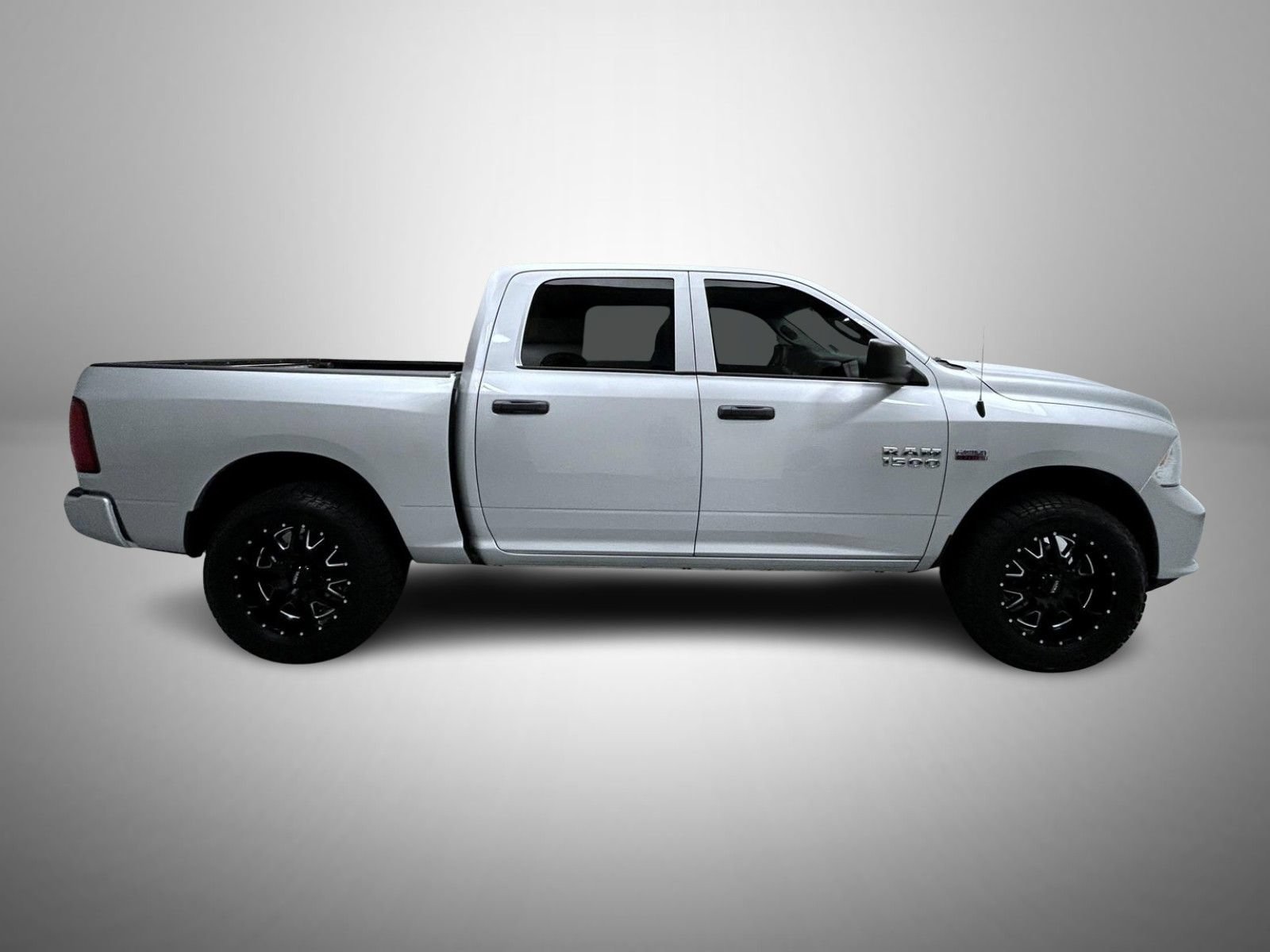 Used 2018 RAM 1500 Express w/ Express Value Package AWD/4WD image 4