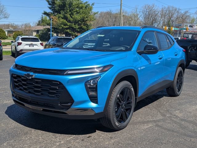 New 2026 Chevrolet Trax ACTIV w/ Sunroof Package FWD image 3