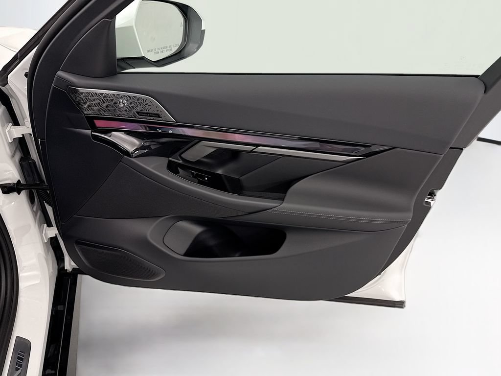 New 2027 BMW 550e xDrive AWD/4WD image 24