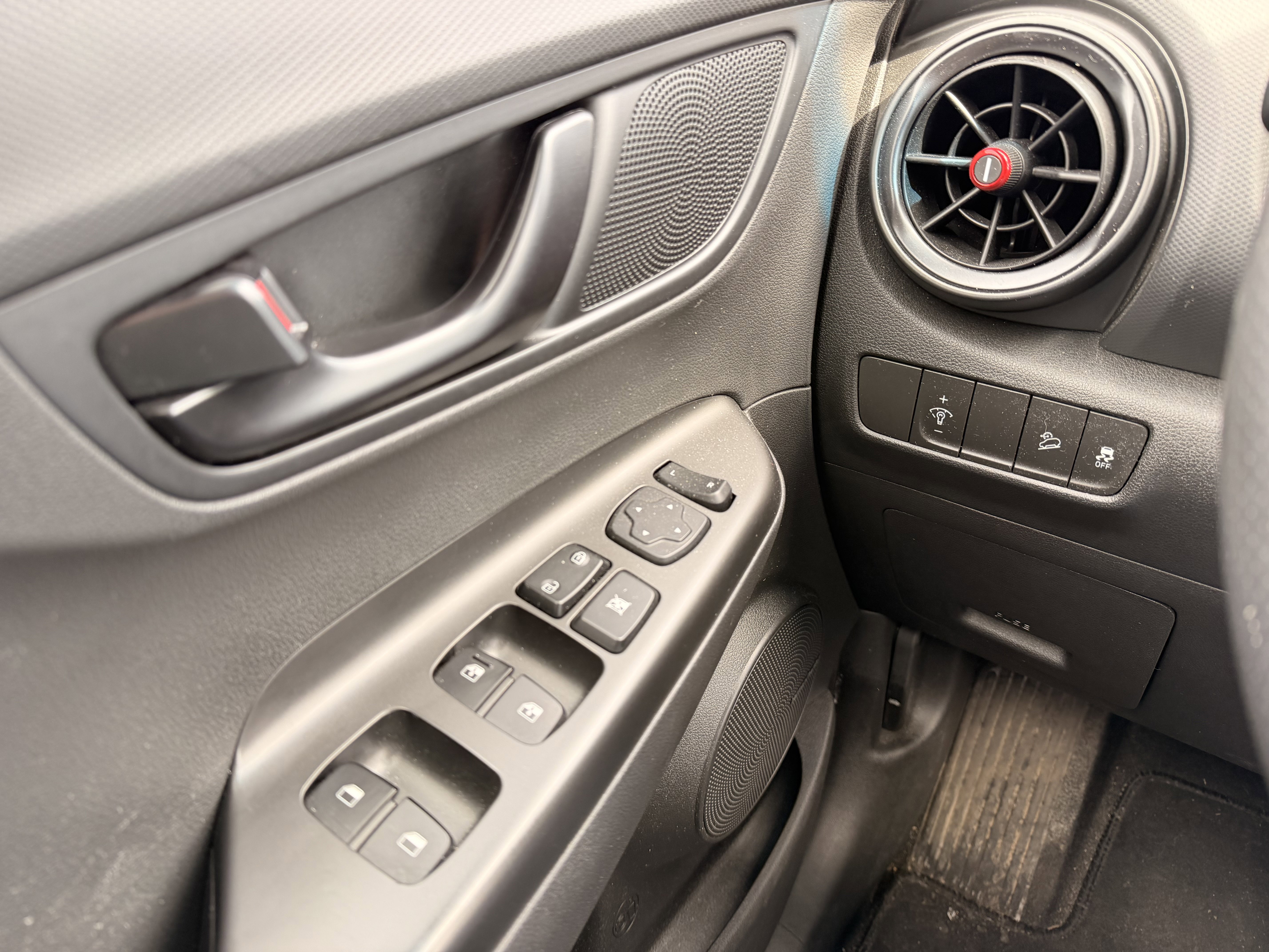 Used 2022 Hyundai Kona N Line w/ Tech Package image 21