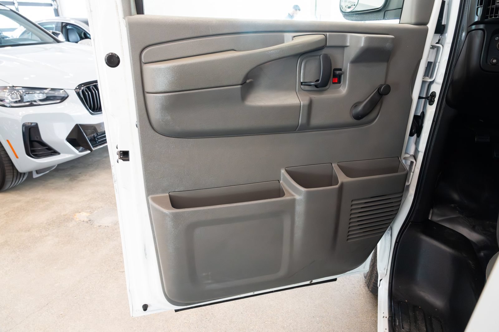 Used 2006 GMC Savana 1500 RWD image 16