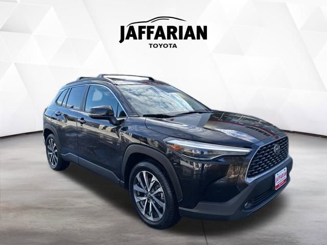 Certified 2022 Toyota Corolla Cross XLE image 1