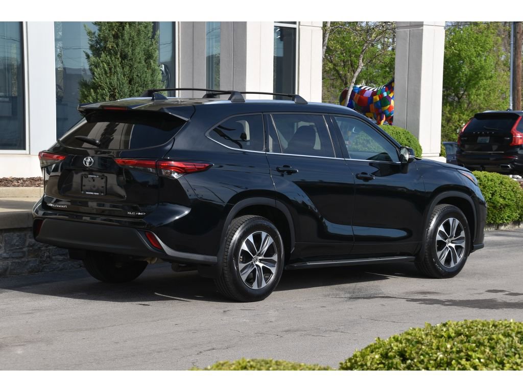 Used 2021 Toyota Highlander XLE image 4