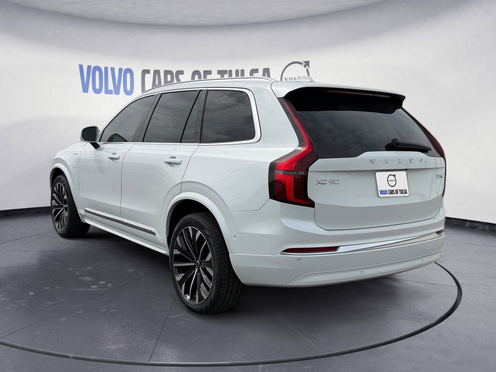 New 2026 Volvo XC90 T8 Plus image 3