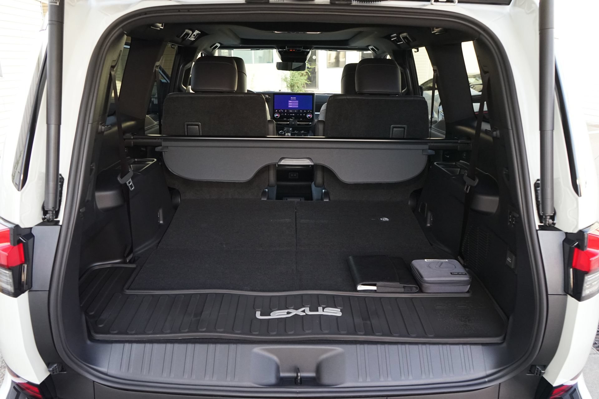 Used 2026 Lexus GX 550 w/ Accessory Package (2T) AWD/4WD image 28