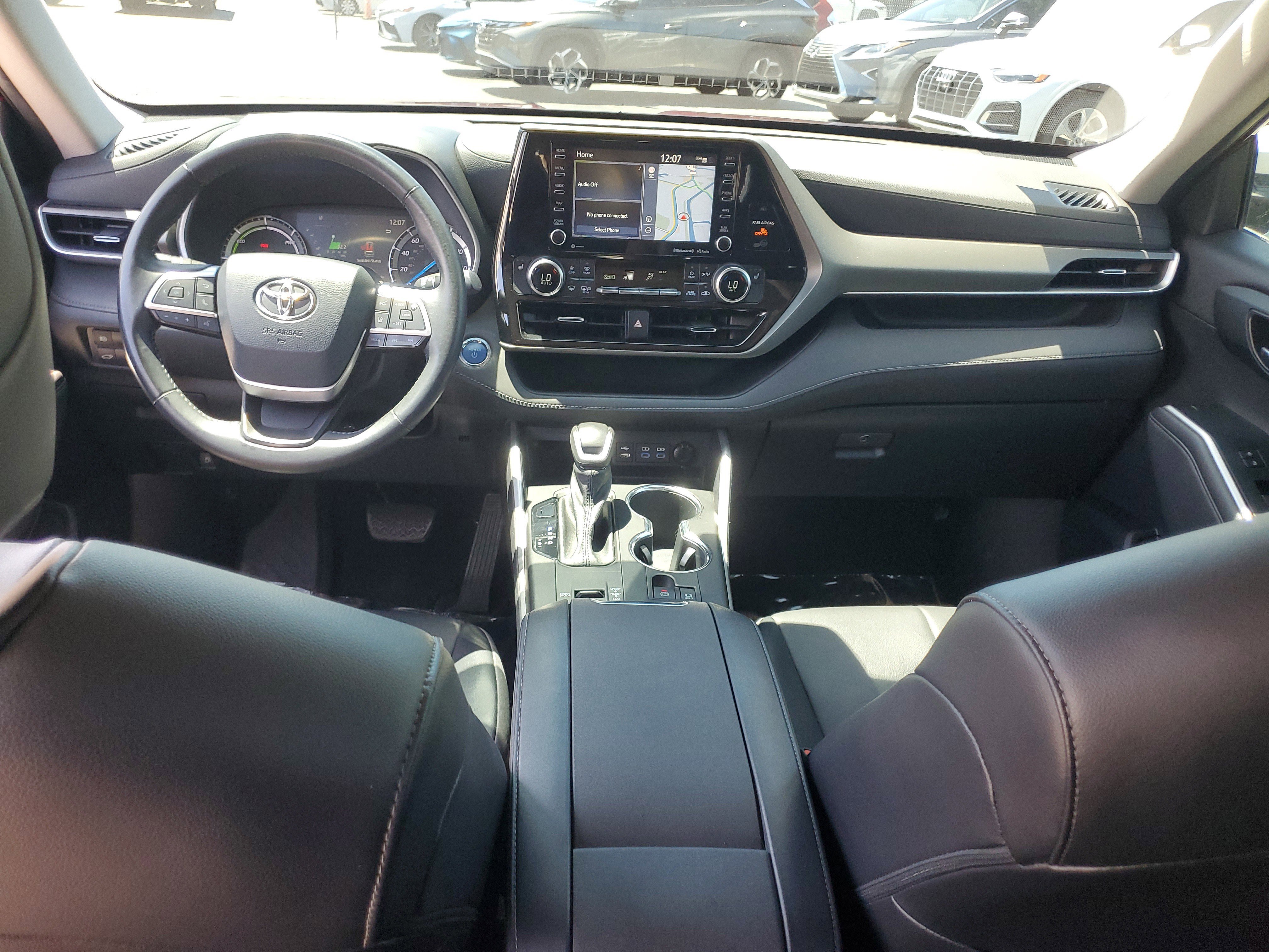 Used 2022 Toyota Highlander XLE FWD image 16