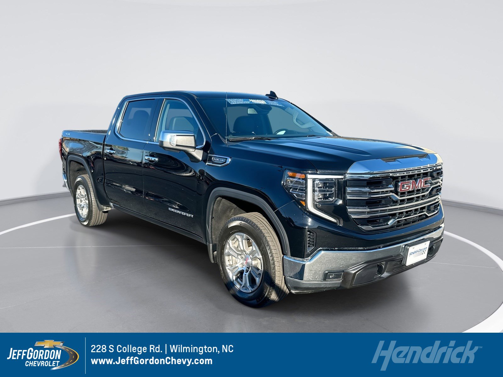 Certified 2024 GMC Sierra 1500 SLT image 1