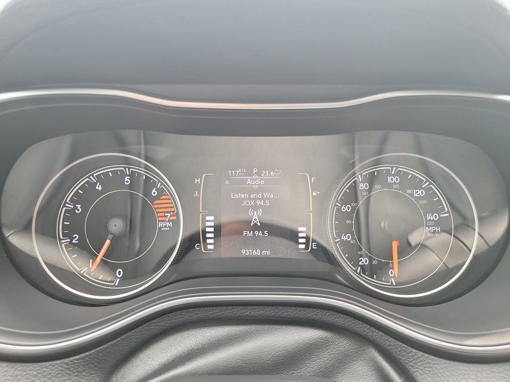 Used 2020 Jeep Cherokee Latitude Plus FWD image 26