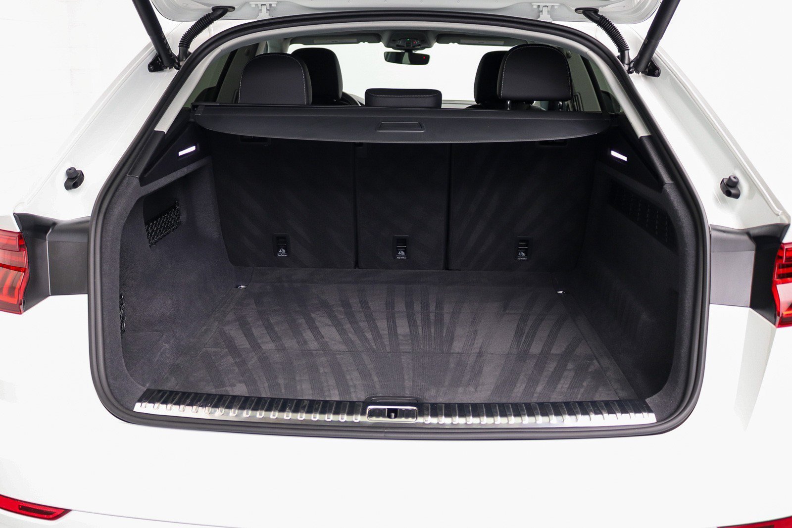 Used 2023 Audi Q8 Premium Plus w/ Premium Plus Package AWD/4WD image 34