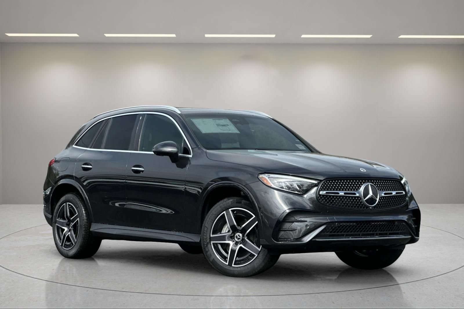 New 2025 Mercedes-Benz GLC 300 4MATIC image 2