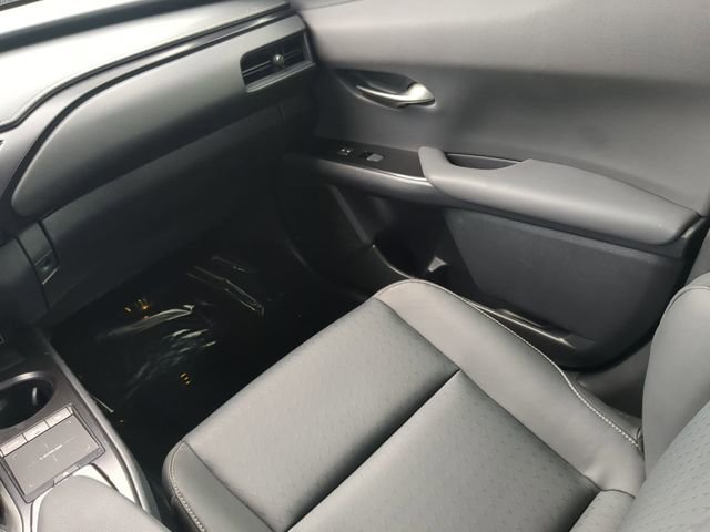 Used 2022 Lexus UX 200 w/ Accessory Package (Z2) FWD image 15