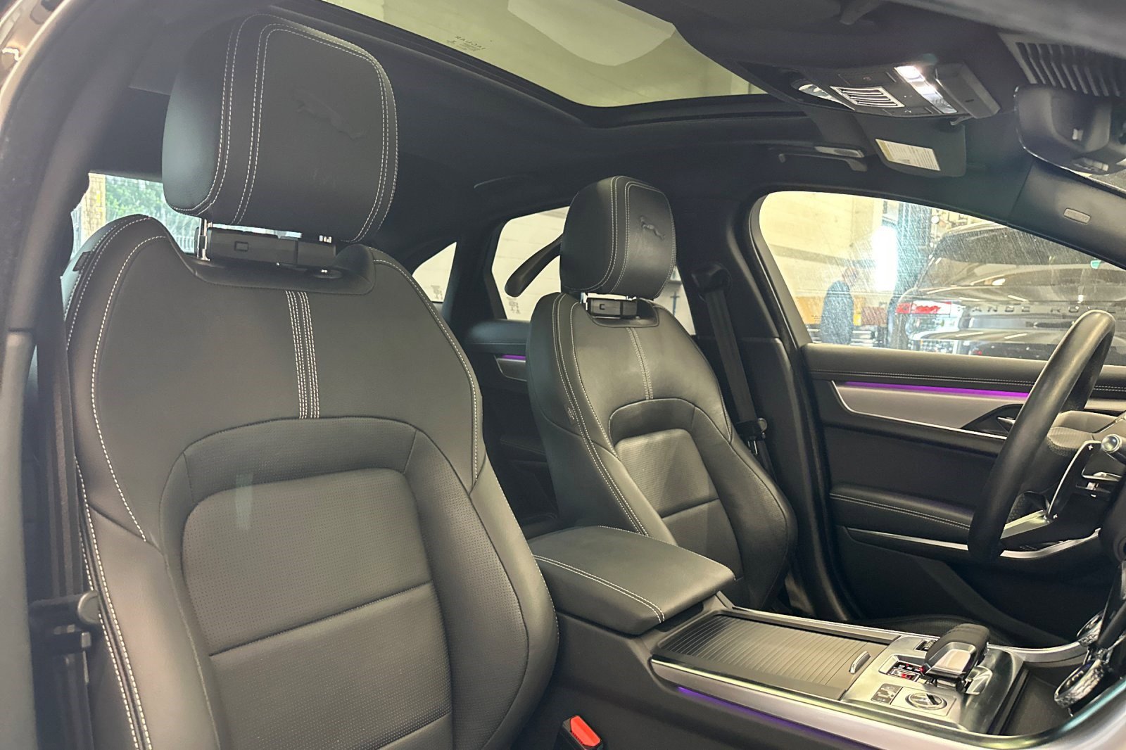 Used 2022 Jaguar XF R-Dynamic SE image 31