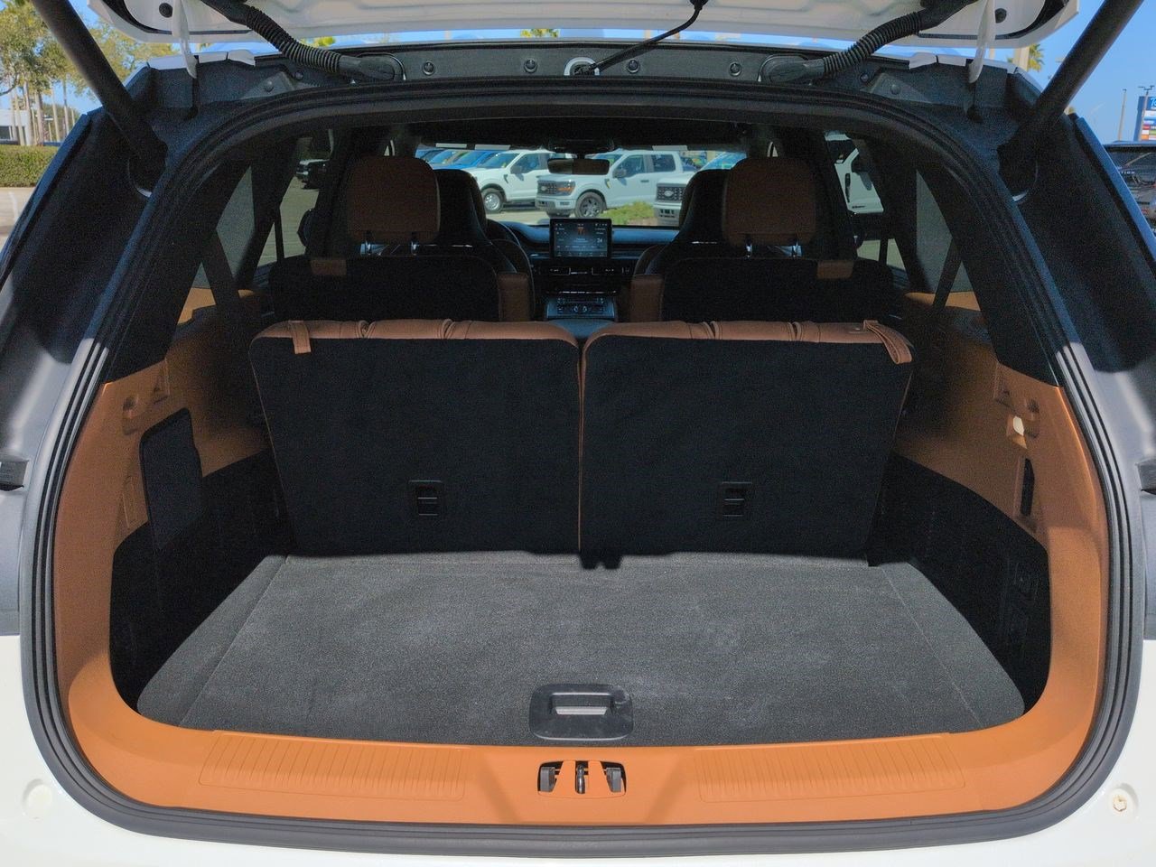 Certified 2023 Lincoln Aviator Black Label Grand Touring w/ Class IV Trailer Tow Package image 14