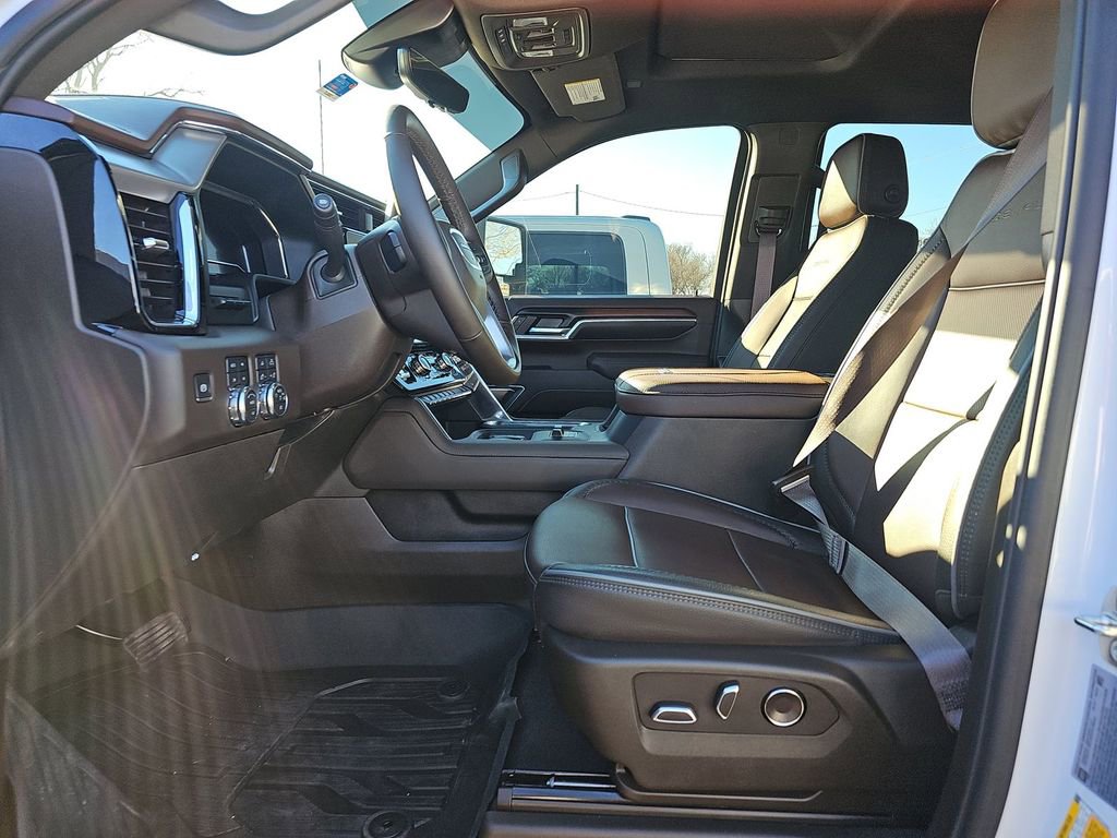 Used 2025 GMC Sierra 3500 Denali w/ Technology Package image 4