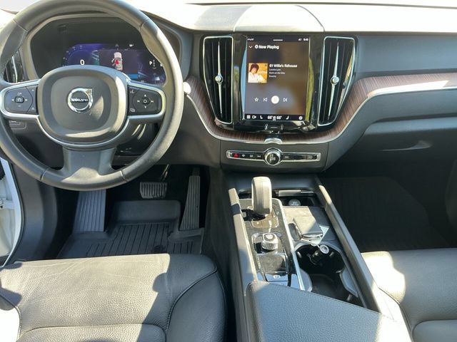 Used 2022 Volvo XC60 B5 Momentum AWD/4WD image 10