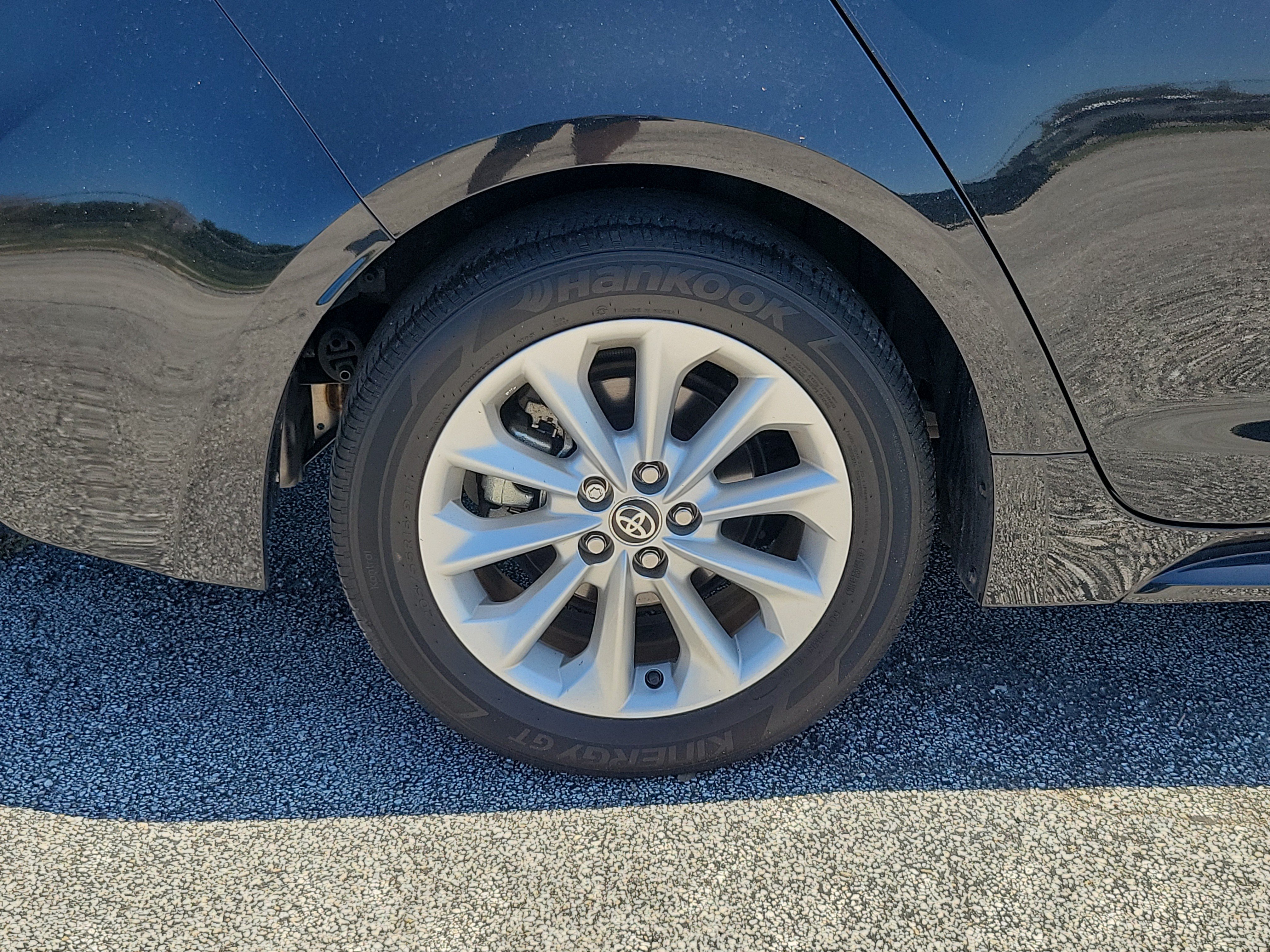 Used 2022 Toyota Corolla LE w/ LE Convenience Package FWD image 5