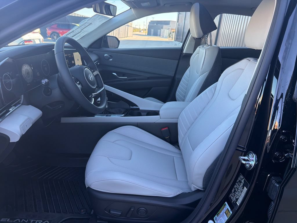 New 2026 Hyundai Elantra Limited FWD image 15
