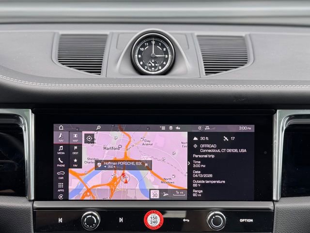 Certified 2025 Porsche Macan image 28