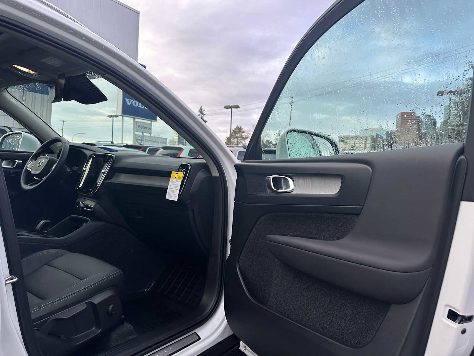 Used 2025 Volvo XC40 B5 Core w/ Climate Package image 11