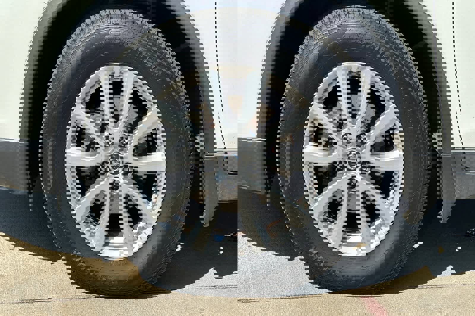 Used 2019 Nissan Rogue SV image 12