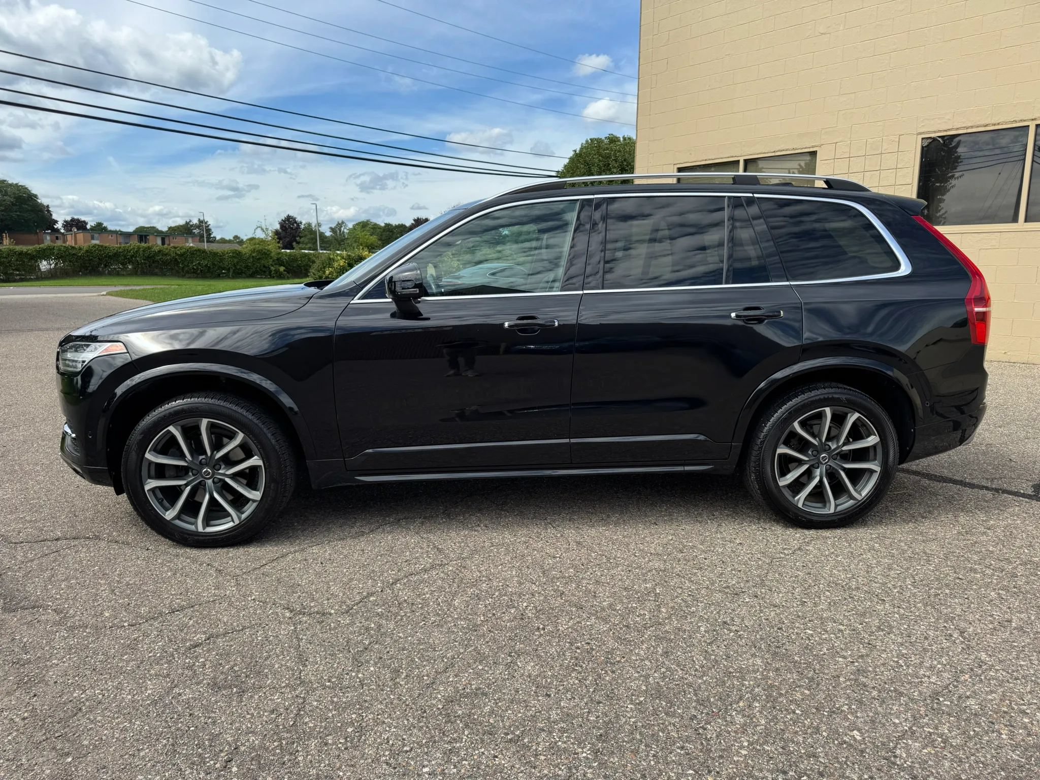 Used 2018 Volvo XC90 T6 Momentum w/ Convenience Package AWD/4WD image 5