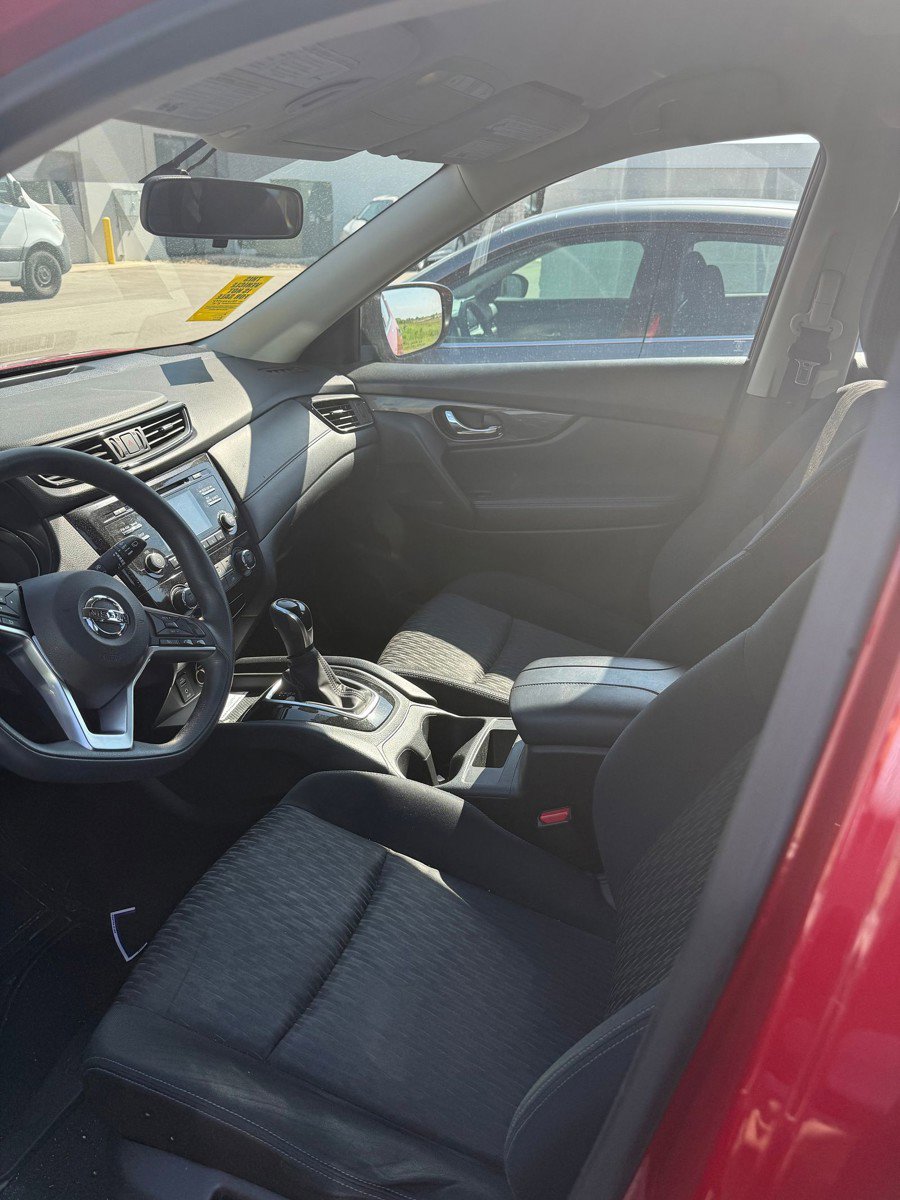 Used 2017 Nissan Rogue S AWD/4WD image 6