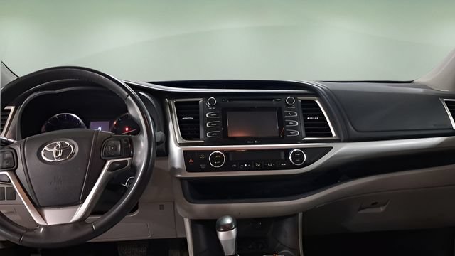 Used 2014 Toyota Highlander Plus AWD/4WD image 10