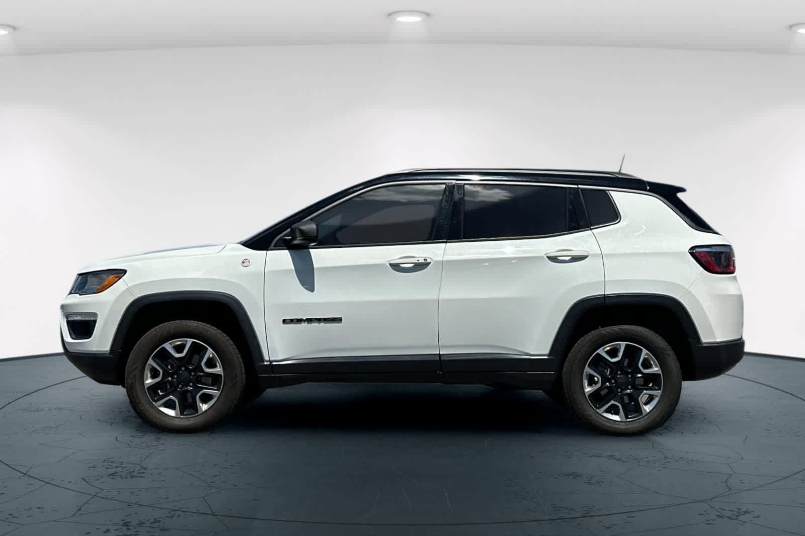 Used 2018 Jeep Compass Trailhawk w/ Cold Weather Group AWD/4WD image 9