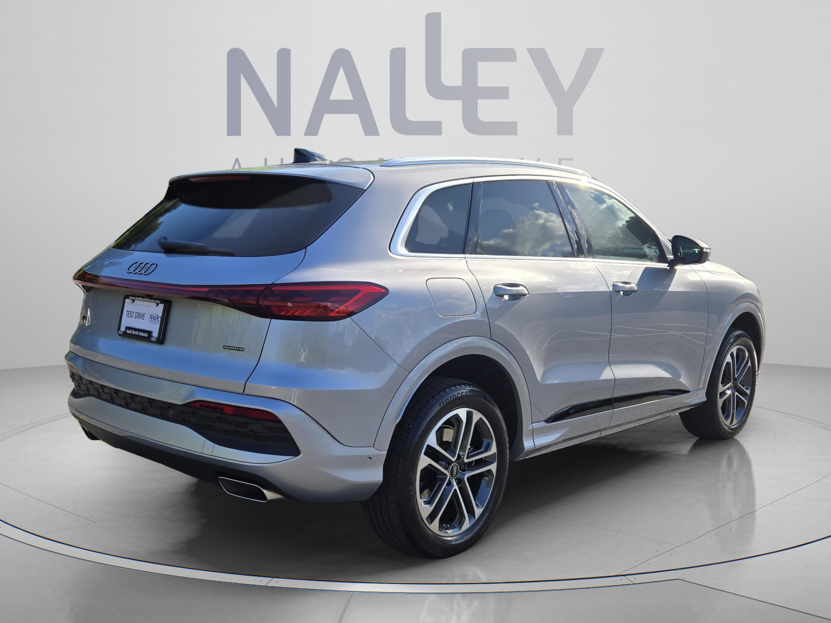 Used 2025 Audi Q5 Premium Plus w/ Premium Plus AWD/4WD image 5