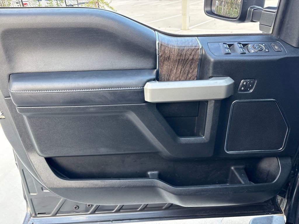 Used 2019 Ford F350 Lariat image 16