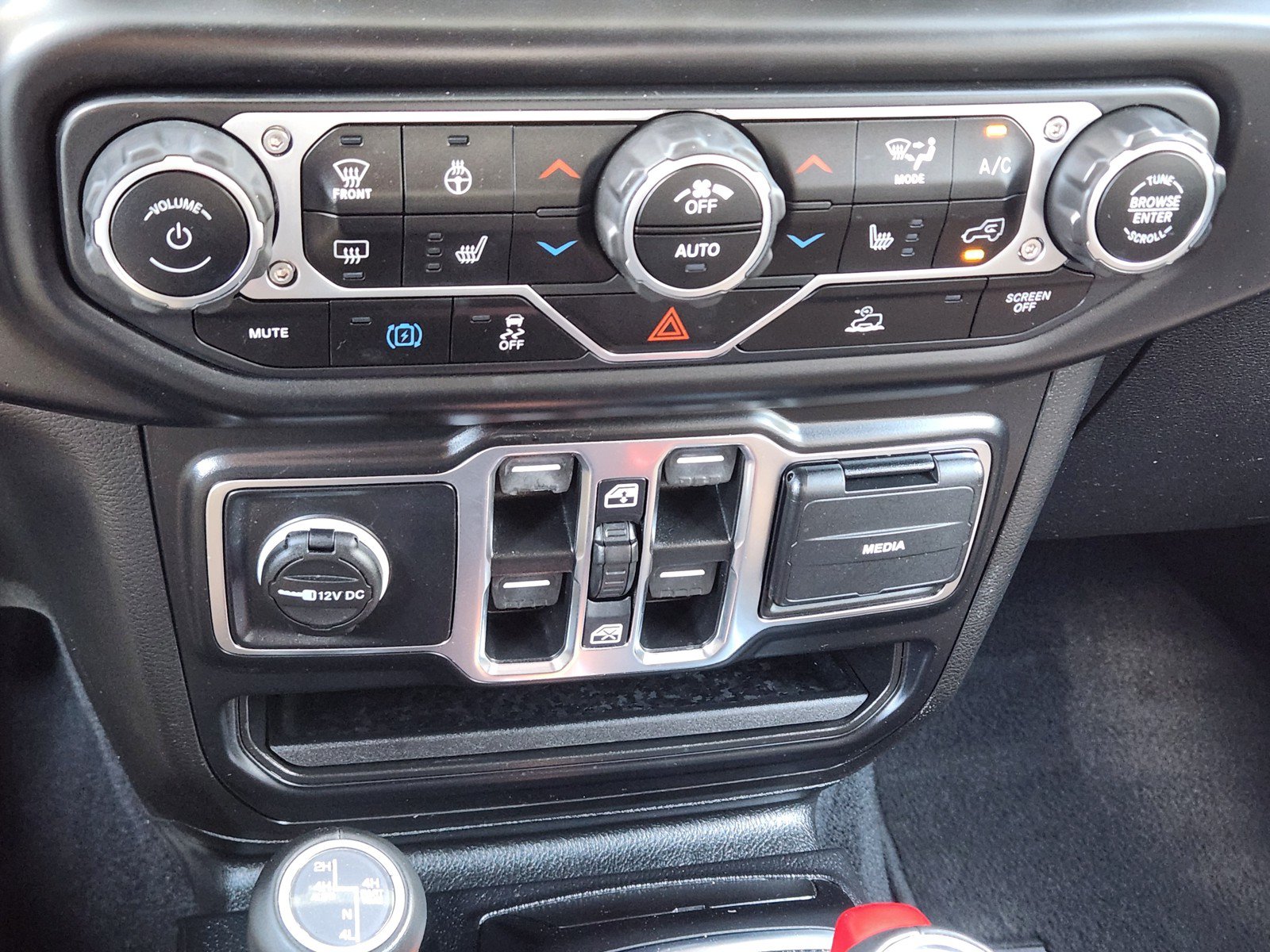 Used 2021 Jeep Wrangler Unlimited Sahara w/ Cold Weather Group AWD/4WD image 14