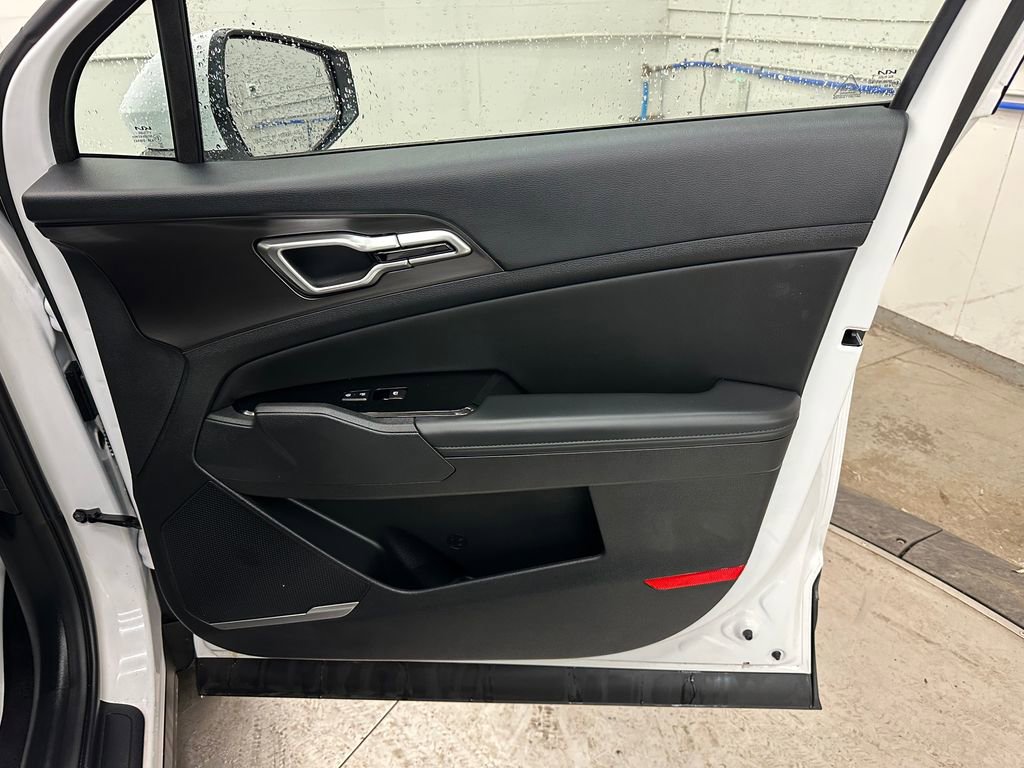 Used 2025 Kia Sportage EX image 29