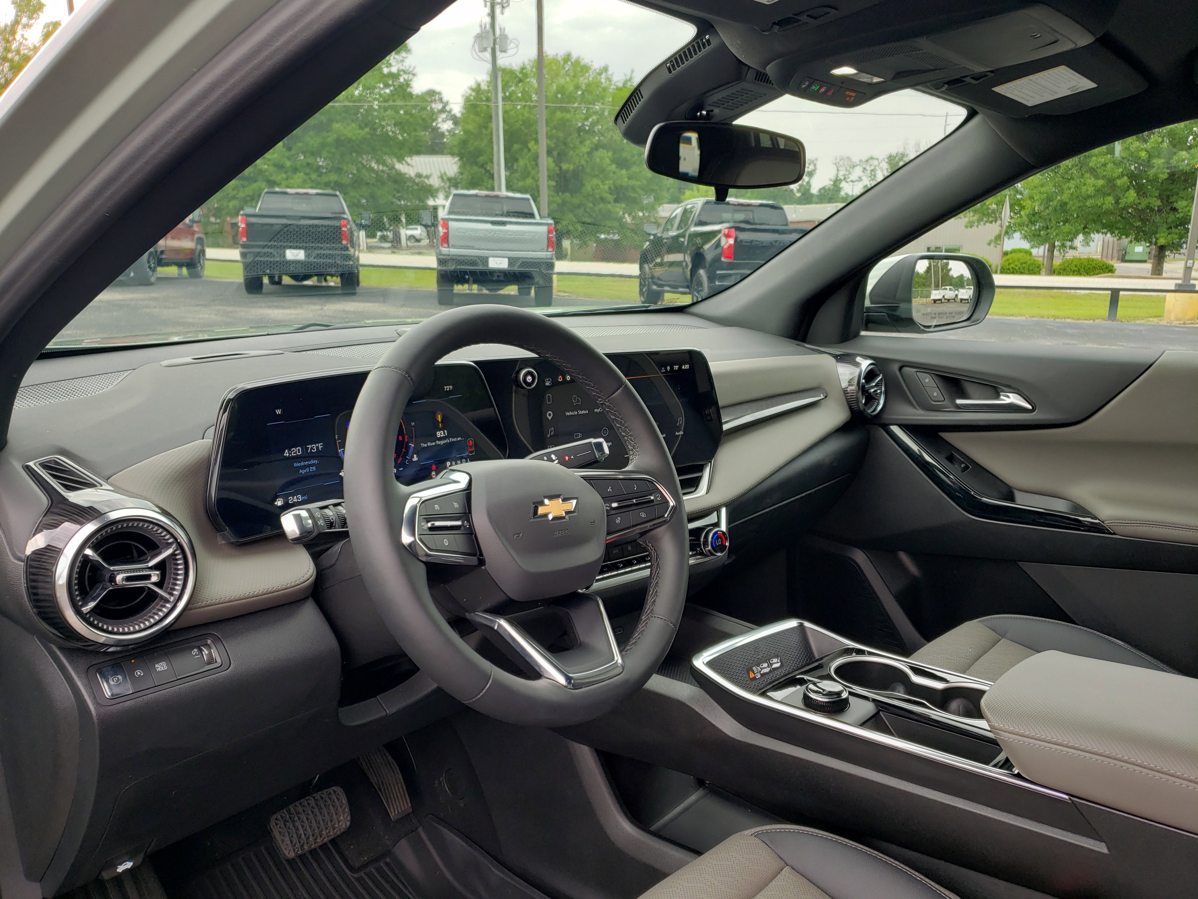 Used 2026 Chevrolet Equinox LT w/ Convenience Package II FWD image 31