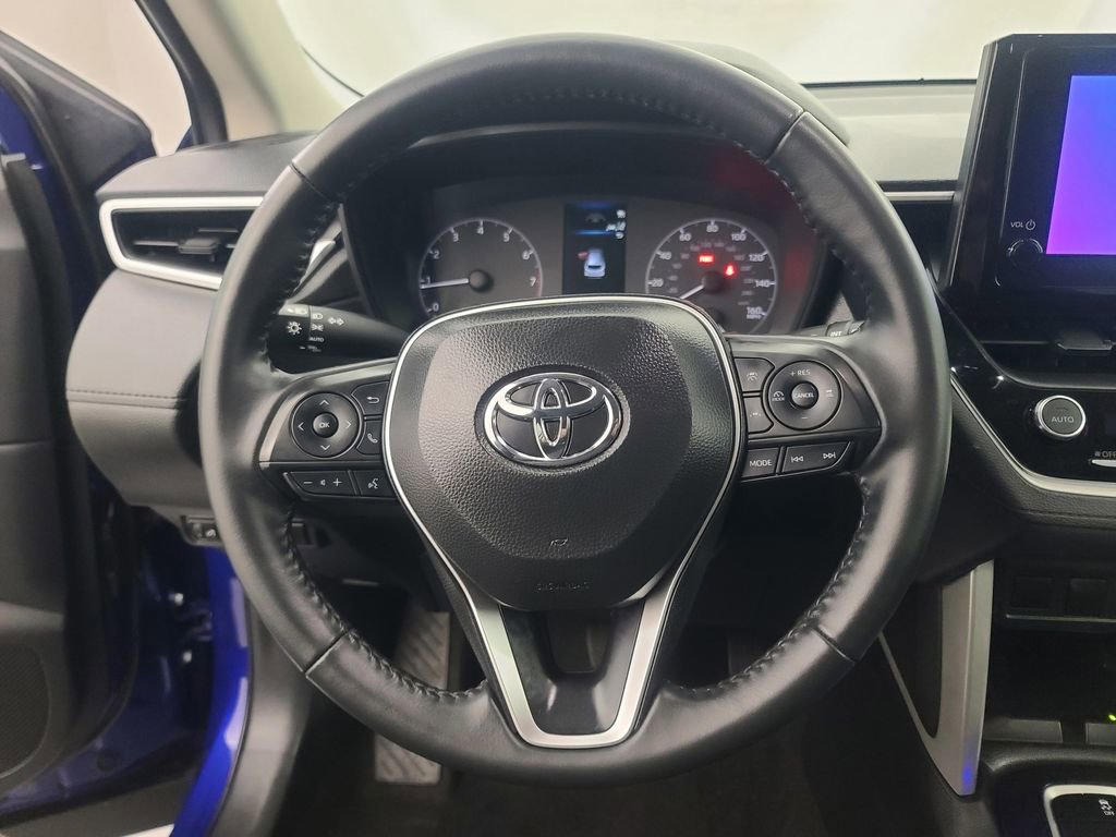 Used 2025 Toyota Corolla Cross LE image 30