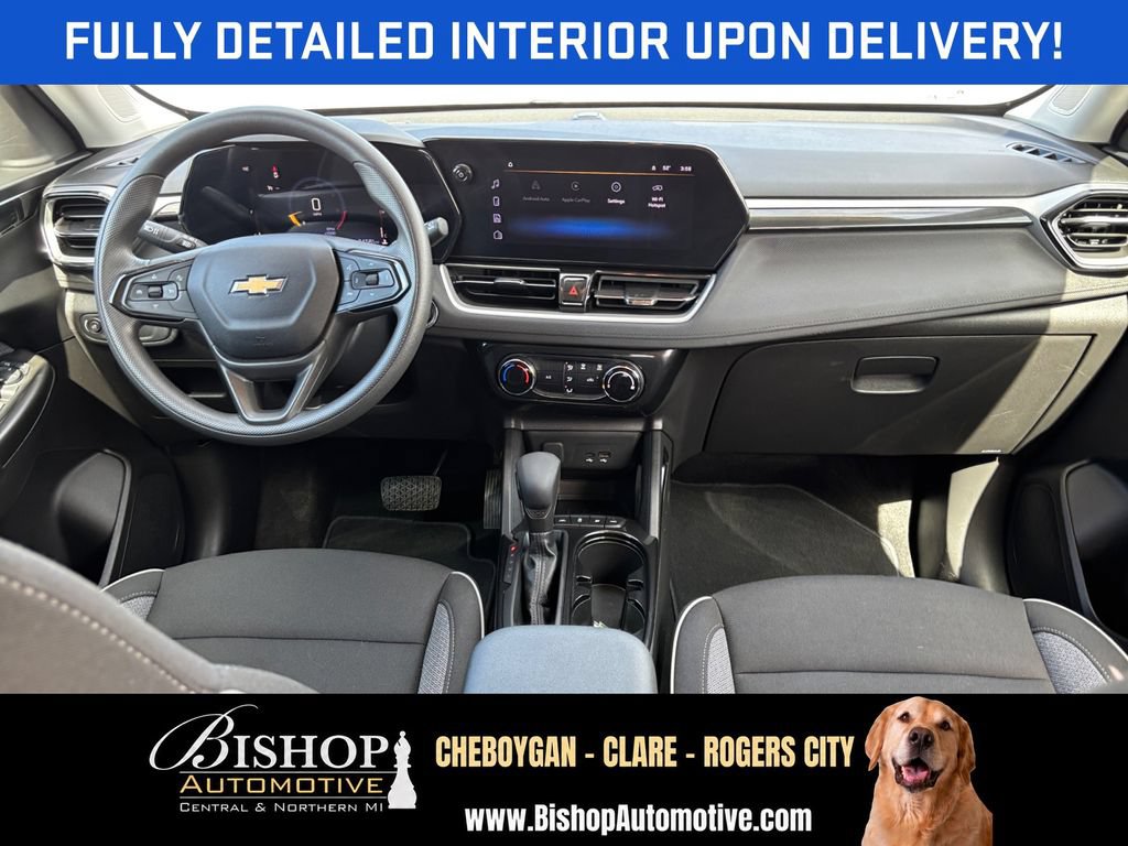 Used 2025 Chevrolet TrailBlazer LT AWD/4WD image 3