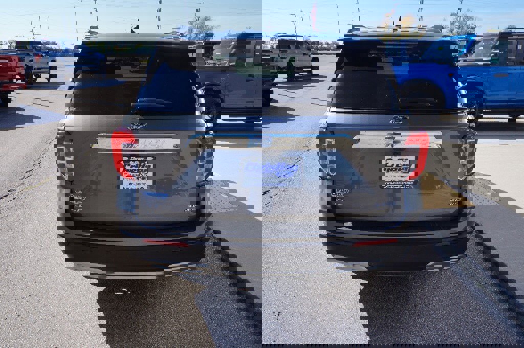 Used 2023 Ford Explorer XLT w/ Equipment Group 202A image 4