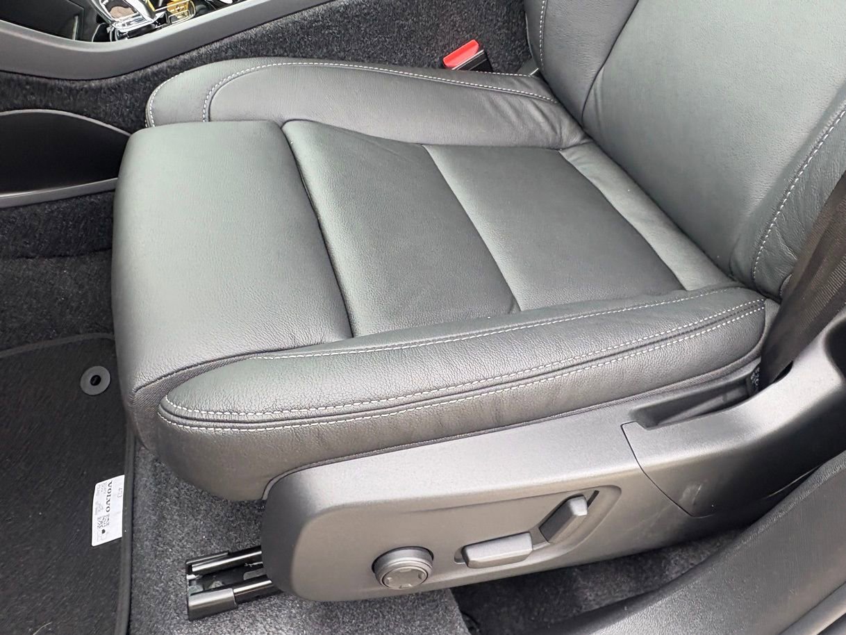 New 2026 Volvo XC40 B5 Plus w/ Protection Package Premier image 18