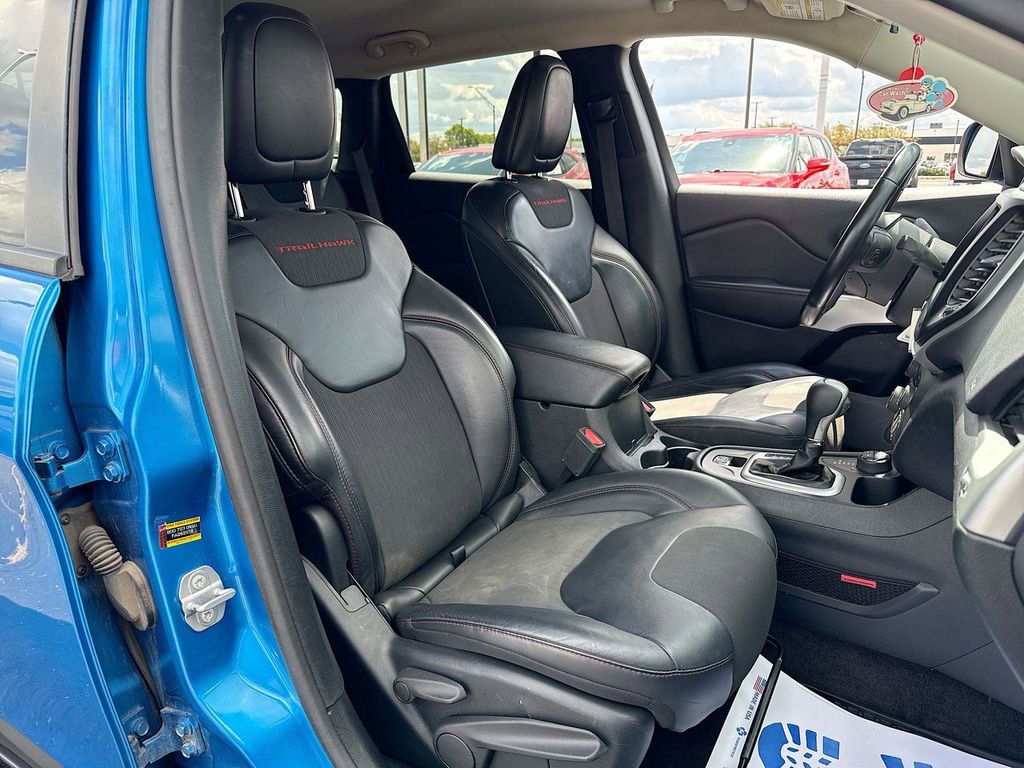 Used 2017 Jeep Cherokee Trailhawk image 24