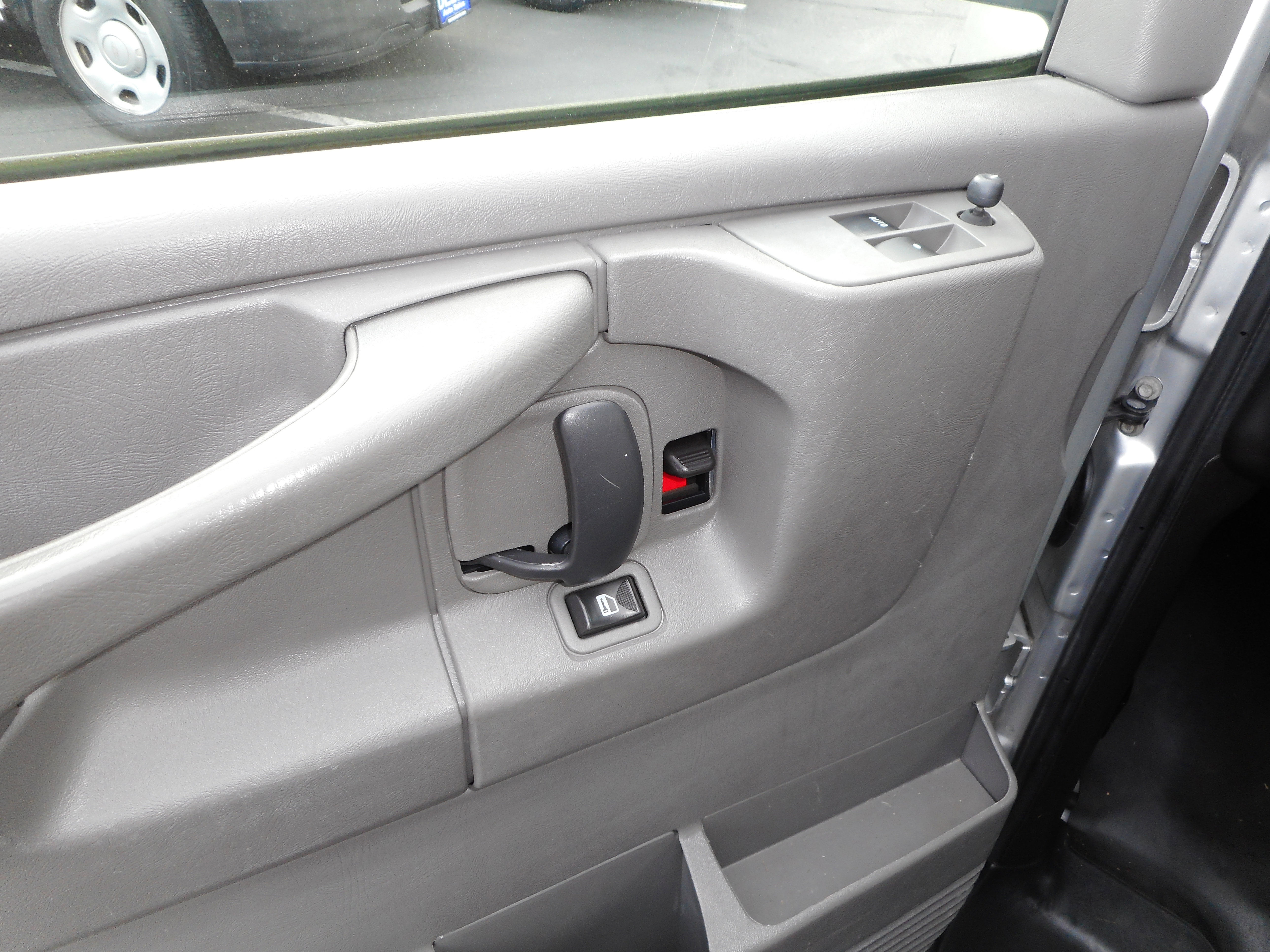 Used 2014 Chevrolet Express 3500 LS image 16