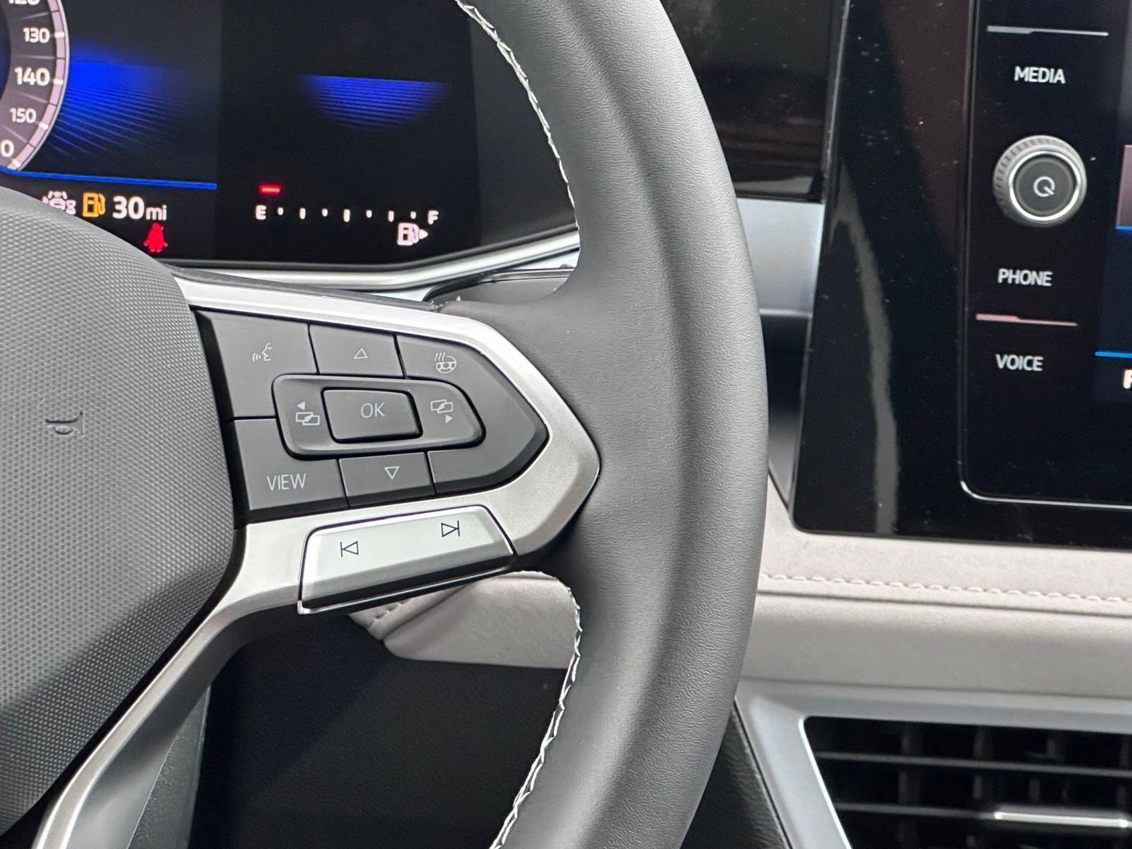 New 2026 Volkswagen Taos SE image 21