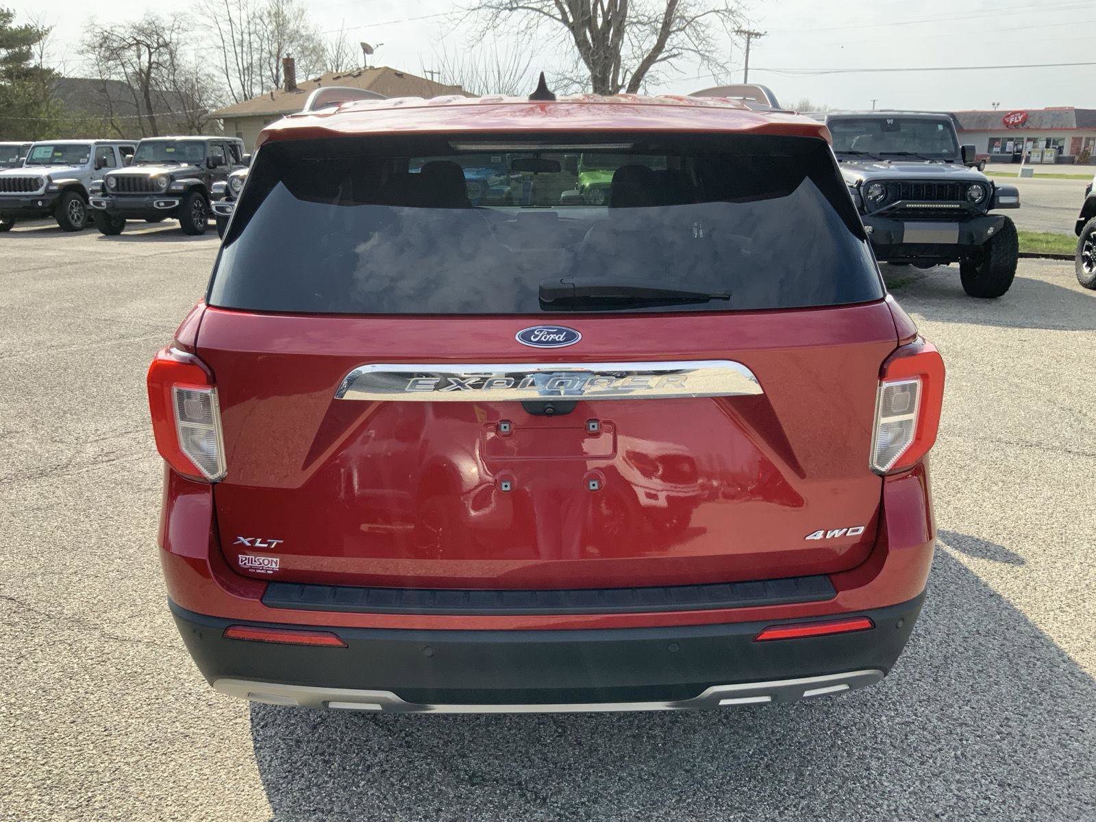 Used 2022 Ford Explorer XLT w/ Equipment Group 202A image 10