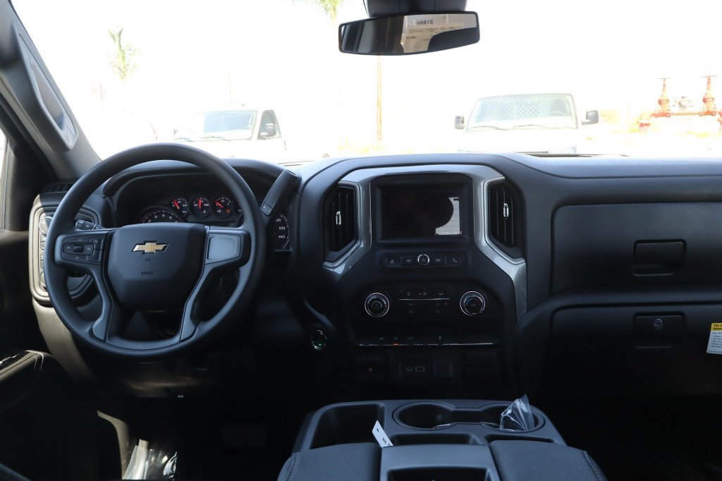 New 2026 Chevrolet Silverado 1500 Custom w/ Turbomax Blackout Package AWD/4WD image 25